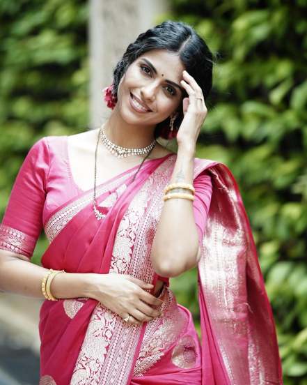 Swarda Thigale Siddharth Raut Romantic Photoshoot