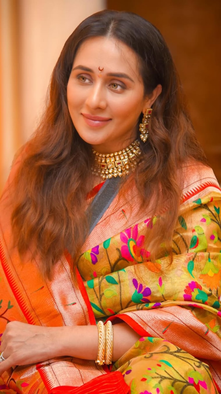 Tejaswini Lonari Golden Paithani Saree