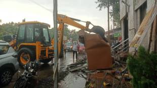 The Ambernath Municipal Administration took strict action on Wednesday against encroachments blocking the main roads of Ambernath city
