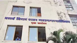 The sit in protest to resolve civic issues in Vasai Virar area has been called off after the Commissioners assurance