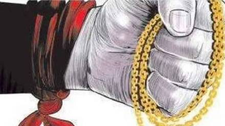 Thieves robbed a young man of his gold chain at the point of a sharp weapon on Taljai Hill