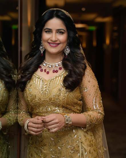 Vaidehi Parashurami Golden Lehenga Look