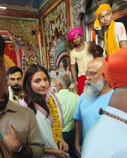 Virat Kohli Anushka Sharma Hanuman Garhi darshan ayodhya