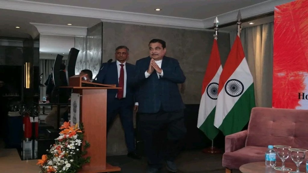 नितीन गडकरी परतले ‘या’ देशातून, जुलै महिन्यात पंतप्रधान नरेंद्र मोदीही जाणार, काय घडणार? (छायाचित्र सौजन्य - लोकसत्ता टीम) नितीन गडकरी परतले ‘या’ देशातून, जुलै महिन्यात पंतप्रधान नरेंद्र मोदीही जाणार, काय घडणार? (छायाचित्र सौजन्य - लोकसत्ता टीम)