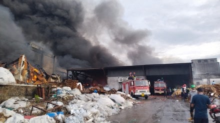 Jindal Polyfilms warehouse, fire , Nashik, loksatta news,