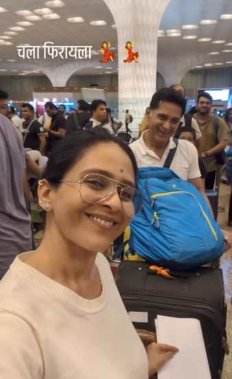 aishwarya and avinash narkar went to vietnam visit hanoi train street