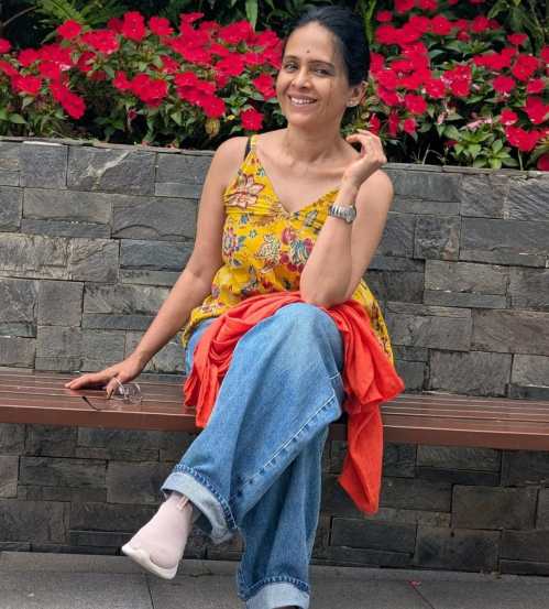 aishwarya and avinash narkar went to vietnam visit hanoi train street