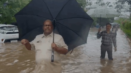 wife and son killed the alcoholic man by hitting him on the head with a spade in akola