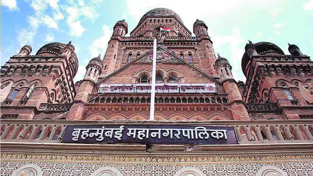mumbai municipal Corporation began cleaning Powai Lake