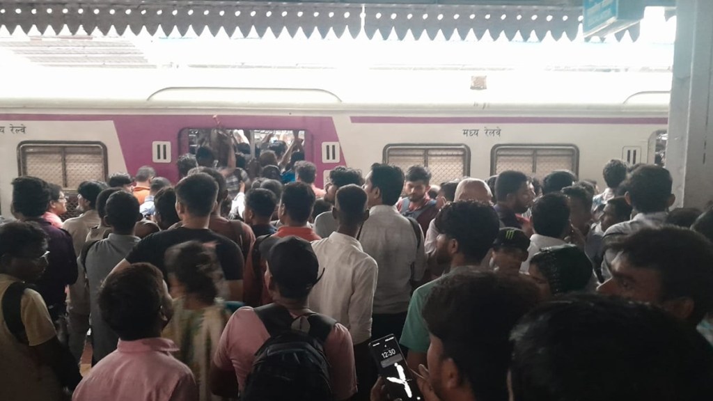 thane district railway stations crowded thane district railway stations crowded