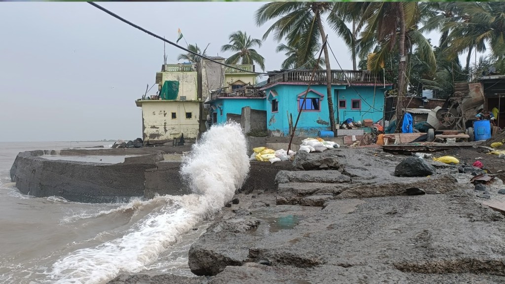 vasai Storm hits Arnala Fort