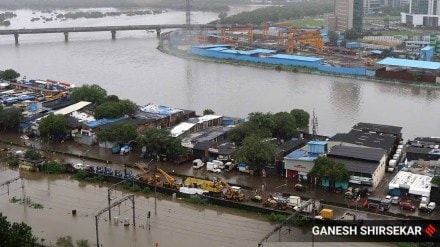 Mithi river nears danger level as BMC evacuates 140 families Heavy Rain Updates Mumbai