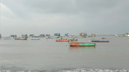 uran fishermen boats lost due to stormy winds in arabian sea rescue operation uran fishermen boats lost due to stormy winds in arabian sea rescue operation