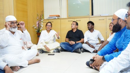 congress leader varsha gaikwad agitation