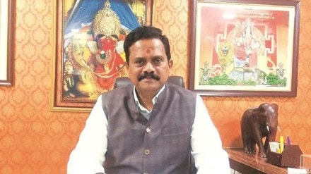 rajan vichare news in marathi thane marathi youth assaulted by migrant workers over mobile recharge rajan vichare intervenes