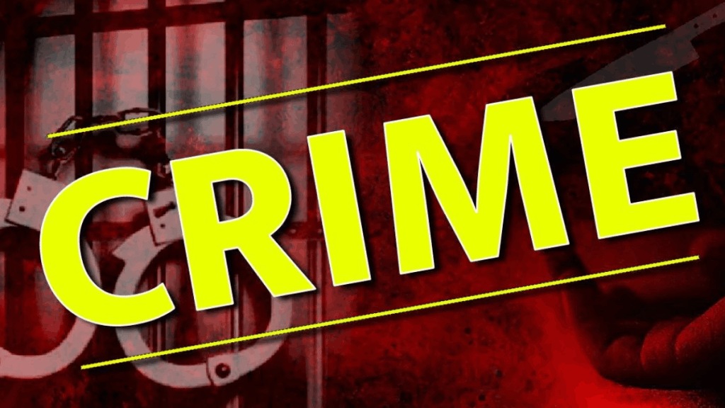 wife and son killed the alcoholic man by hitting him on the head with a spade in akola