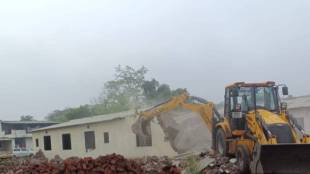 Kalyan Dombivli Municipalitys Income Ward officials demolished illegal chawls in the Nandivali area and Vasar village limits in Kalyan East