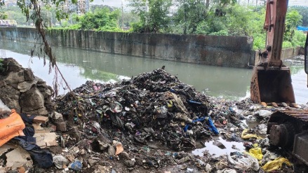 Due to rain, roads are filled with mud, and the removed sludge is still kept near the drains; there is a risk of disease in mumbai