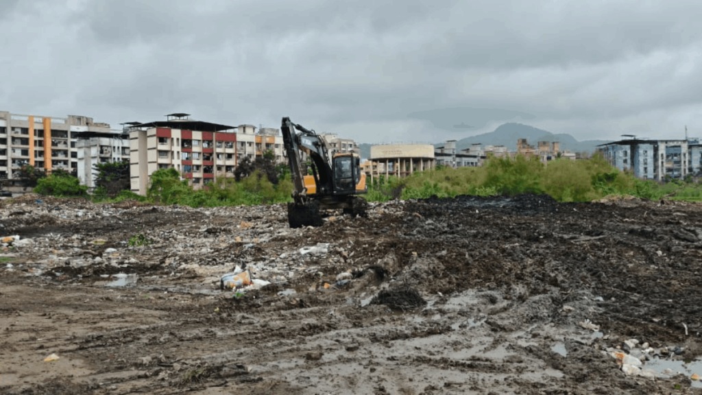 Rain is disrupting the drain-cleaning work, there is a risk of flooding