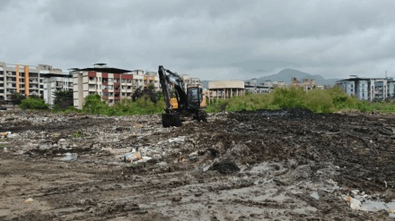 Rain is disrupting the drain-cleaning work, there is a risk of flooding