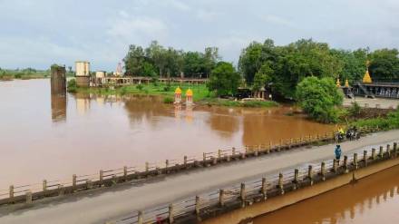 Although the rainfall in Kolhapur district has decreased the water level of Panchganga river has increased by one foot