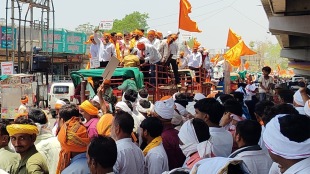 For farmers' loan waiver, the Shiv Sena Thackeray group took an aggressive stand and held a tractor march to the District Collector's office on Friday afternoon akola