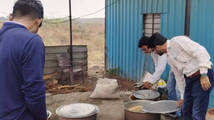 migrant labor food poisoning news in marathi