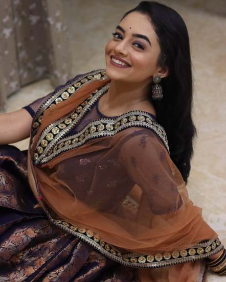 गौरीने शेअर केलेल्या या फोटोंमध्ये तिच्या चेहऱ्यावर एक छान स्माईलही पाहायला मिळत आहे.