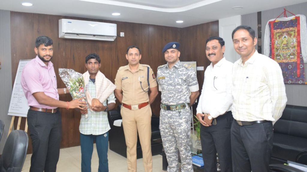 gondia maoist surrender milind teltumbde bodyguard