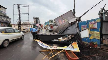 hoarding collapse in pune news in marathi