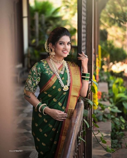 tuzyat jeev rangala actress dhanshri kadgaonkar dubai vacation pictures