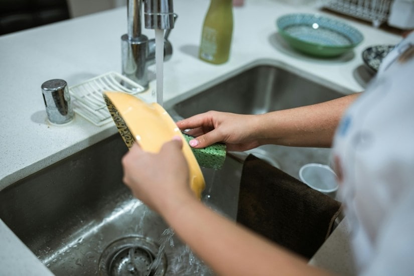 Homemade cleaning solution for bathroom