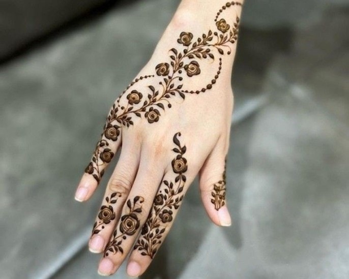 Mehndi styles that suit western and Indo-western gowns