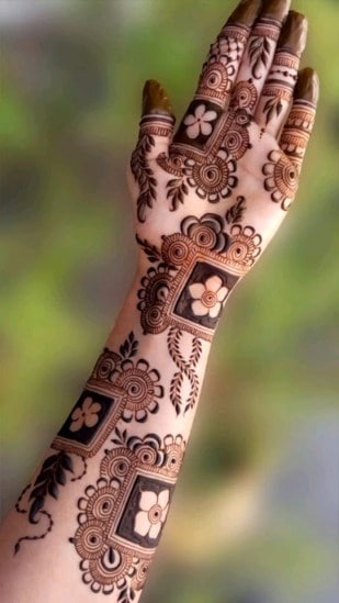 Minimalist bridal mehndi