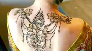 Trendy Tattoo-Style Mehendi Designs for Shoulders