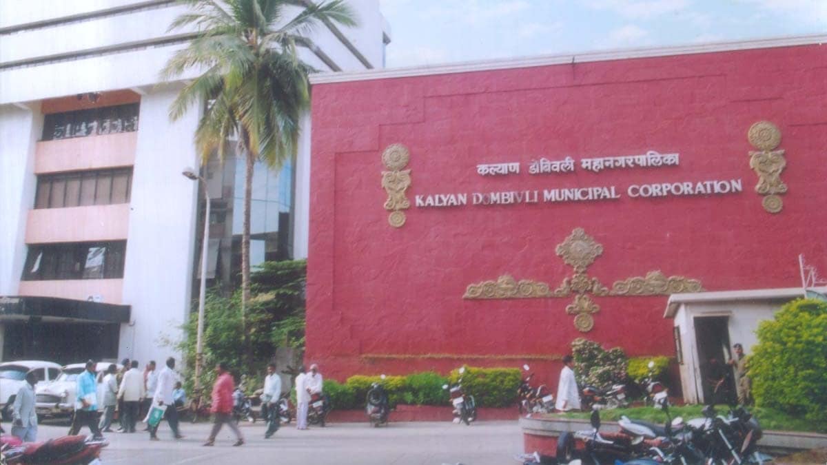 In Kalyan-Dombivli Municipal Corporation, some employees have been working in the same department after transfer, they refuse to leave the department