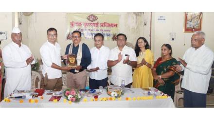 Police officer get Award for story collection in kalyan