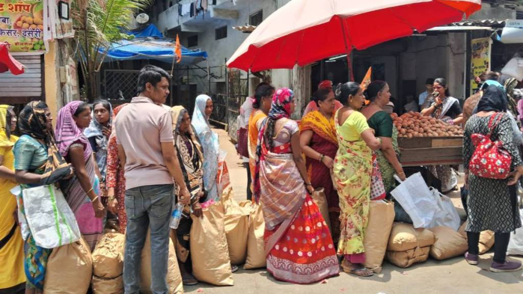 Thane Municipal Corporation takes action and seals seven mills in Mahatma Phule Mandai