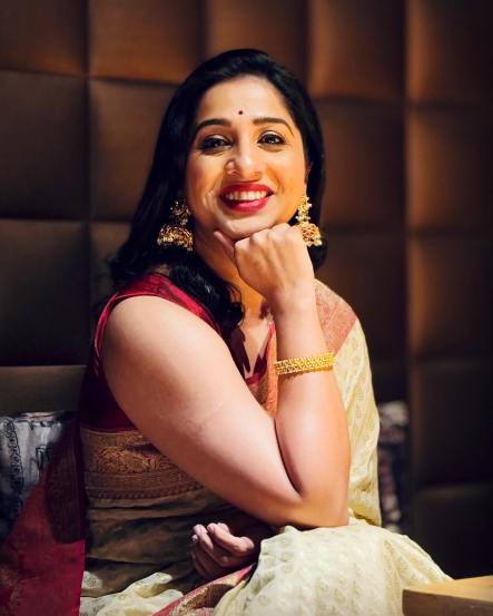 सोशल मीडियावर मधुराणी तिचे अनेक फोटो व व्हिडीओ शेअर करत असते.