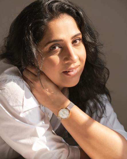 मालिकेत साध्या साडीत दिसलेली अरुंधती खऱ्या आयुष्यात मात्र थोडीशी मॉर्डनही आहे.