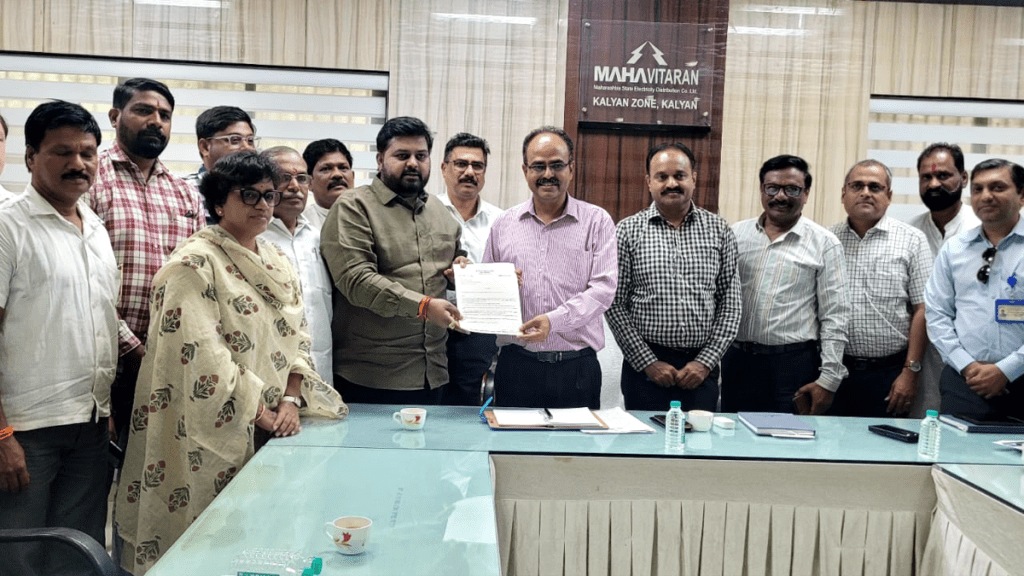 Thackeray group in Dombivli held a protest march against MSEDCL over high electricity bills