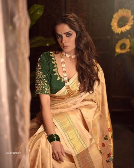 marathi actress bhagyshree mote hot saree look