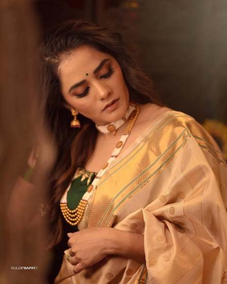 marathi actress bhagyshree mote hot saree look