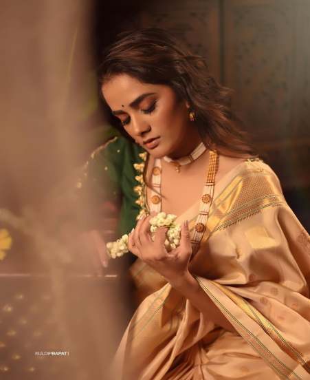marathi actress bhagyshree mote hot saree look
