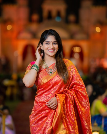 marathi actress samruddhi Kelkar red kanjivaram saree look