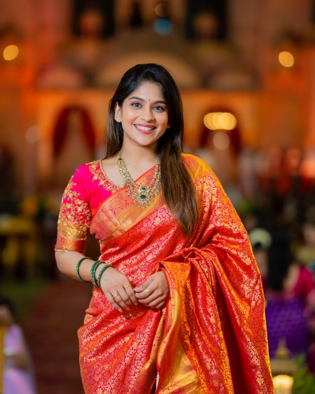 marathi actress samruddhi Kelkar red kanjivaram saree look