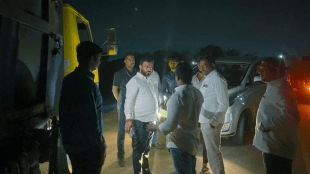 MLA Amol Khatal caught sand smugglers at midnight in sangamner