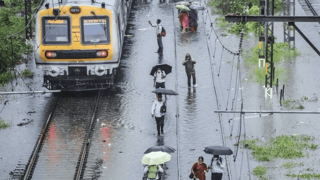 Due to mumbai rain Central Railway services suspended