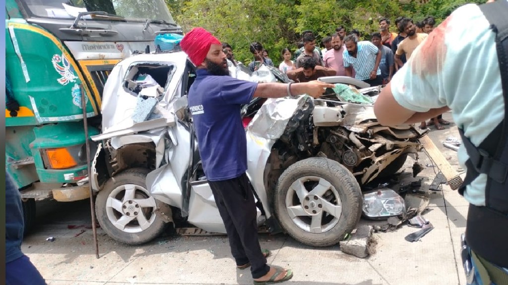 Three people died in a terrible accident on the national highway Three people died in a terrible accident on the national highway