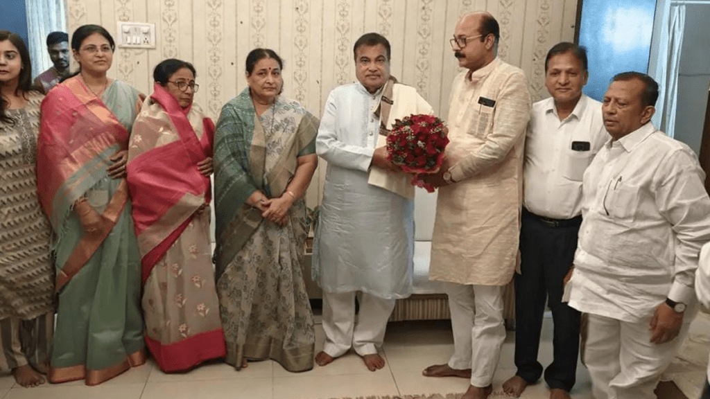 Nitin Gadkari visited the residences of public representatives